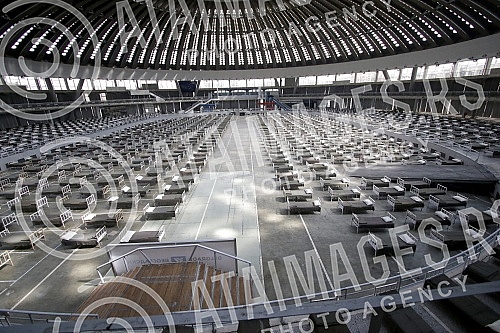 Military beds set up in the halls 1 and 4 of the Belgrade Fair for people with milder sympoms of coronavirus.Vojni kreveti postavjeni u halama 1 i 4 Beogradskog sajma za ljude koji imaju blaze simtome korona virusa.