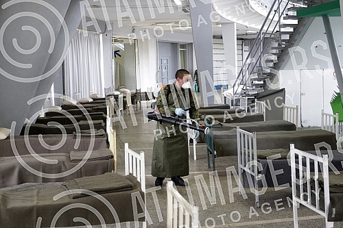 Military beds set up in the halls 1 and 4 of the Belgrade Fair for people with milder sympoms of coronavirus.Vojni kreveti postavjeni u halama 1 i 4 Beogradskog sajma za ljude koji imaju blaze simtome korona virusa.