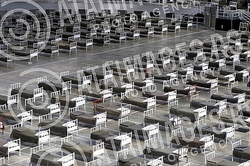 Military beds set up in the halls 1 and 4 of the Belgrade Fair for people with milder sympoms of coronavirus.Vojni kreveti postavjeni u halama 1 i 4 Beogradskog sajma za ljude koji imaju blaze simtome korona virusa.