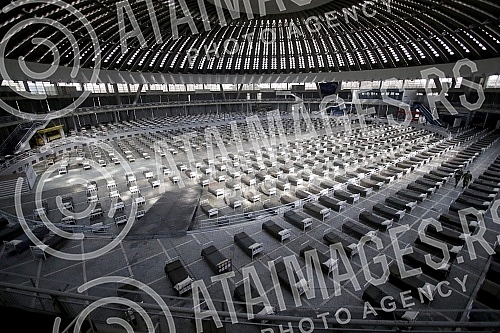 Military beds set up in the halls 1 and 4 of the Belgrade Fair for people with milder sympoms of coronavirus.Vojni kreveti postavjeni u halama 1 i 4 Beogradskog sajma za ljude koji imaju blaze simtome korona virusa.