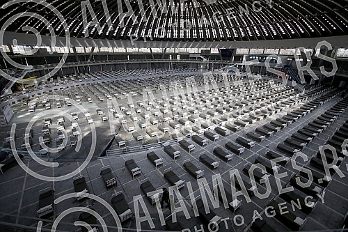 Military beds set up in the halls 1 and 4 of the Belgrade Fair for people with milder sympoms of coronavirus.Vojni kreveti postavjeni u halama 1 i 4 Beogradskog sajma za ljude koji imaju blaze simtome korona virusa.