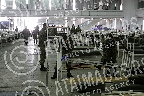Military beds set up in the halls 1 and 4 of the Belgrade Fair for people with milder sympoms of coronavirus.Vojni kreveti postavjeni u halama 1 i 4 Beogradskog sajma za ljude koji imaju blaze simtome korona virusa.