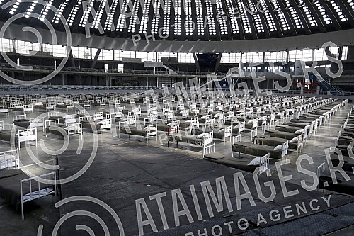 Military beds set up in the halls 1 and 4 of the Belgrade Fair for people with milder sympoms of coronavirus.Vojni kreveti postavjeni u halama 1 i 4 Beogradskog sajma za ljude koji imaju blaze simtome korona virusa.