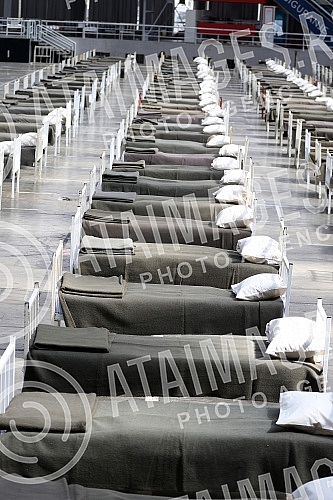 Military beds set up in the halls 1 and 4 of the Belgrade Fair for people with milder sympoms of coronavirus.Vojni kreveti postavjeni u halama 1 i 4 Beogradskog sajma za ljude koji imaju blaze simtome korona virusa.