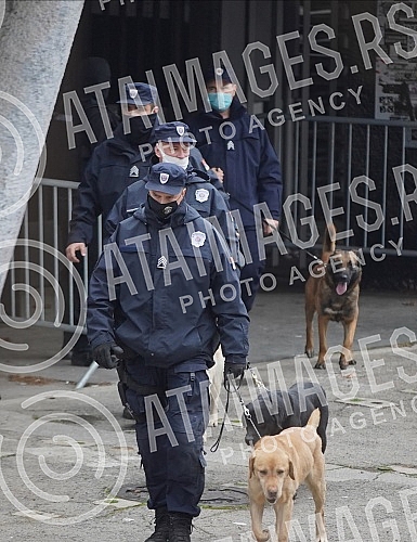 Police officers, inspectors and members of the BIA are conducting a detailed search of the premises of the Partizan Football Club, after the arrest of an organized criminal group, and they also called the fire department for help.Policajci, inspekt