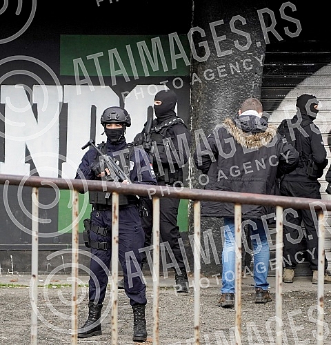 Police officers, inspectors and members of the BIA are conducting a detailed search of the premises of the Partizan Football Club, after the arrest of an organized criminal group, and they also called the fire department for help.Policajci, inspekt
