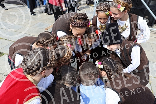 On the World Family Day, supporters of the Serbian movement Dveri gathered in front of the Assembly of Serbia for a 