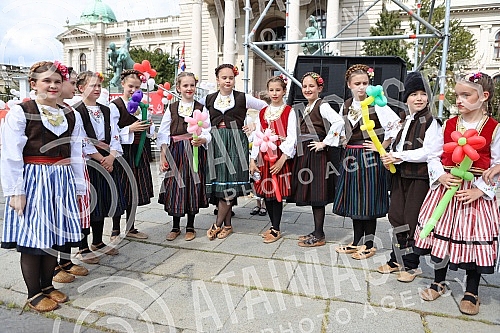 On the World Family Day, supporters of the Serbian movement Dveri gathered in front of the Assembly of Serbia for a 