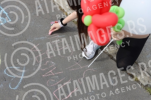 On the World Family Day, supporters of the Serbian movement Dveri gathered in front of the Assembly of Serbia for a 