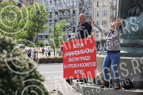 On the World Family Day, supporters of the Serbian movement Dveri gathered in front of the Assembly of Serbia for a 
