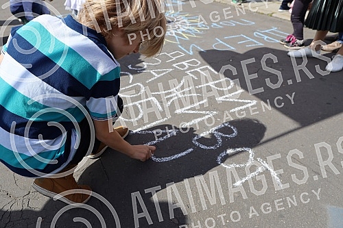 On the World Family Day, supporters of the Serbian movement Dveri gathered in front of the Assembly of Serbia for a 