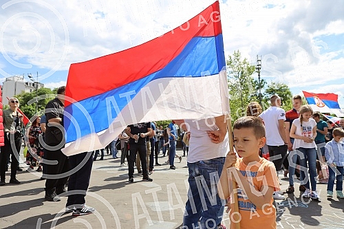 On the World Family Day, supporters of the Serbian movement Dveri gathered in front of the Assembly of Serbia for a 