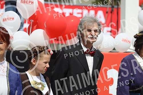 On the World Family Day, supporters of the Serbian movement Dveri gathered in front of the Assembly of Serbia for a 