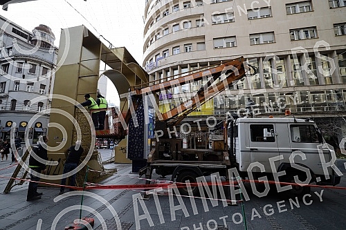 Installation of New Year's lighting and Christmas tree in Knez Mihailova Street.Postavljanje novogodisnje rasvete i jelke u Knez Mihailovoj ulici.