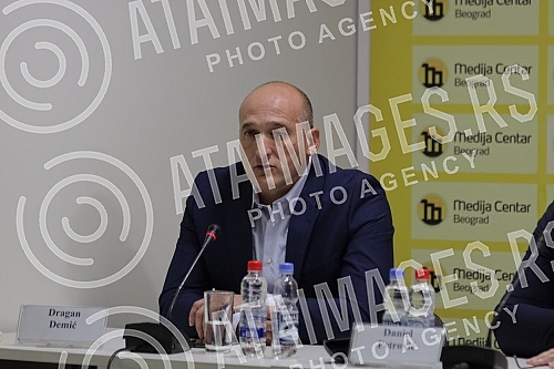 The National Organization of Romanians in Serbia held a press conference at the Media Center on the day when Romania celebrates its national holiday - the Day of Unification of Transylvania and the Romanian Principality, all over numerous insults on 