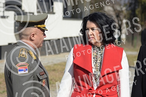 The Prime Minister of the Republic of Serbia, Ana Brnabic, and the Deputy Prime Minister and Minister of Defense, Nebojsa Stefanovic, handed over the keys to the apartments to active and retired members of the Ministry of Defense and the Serbian Army