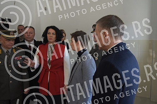 The Prime Minister of the Republic of Serbia, Ana Brnabic, and the Deputy Prime Minister and Minister of Defense, Nebojsa Stefanovic, handed over the keys to the apartments to active and retired members of the Ministry of Defense and the Serbian Army