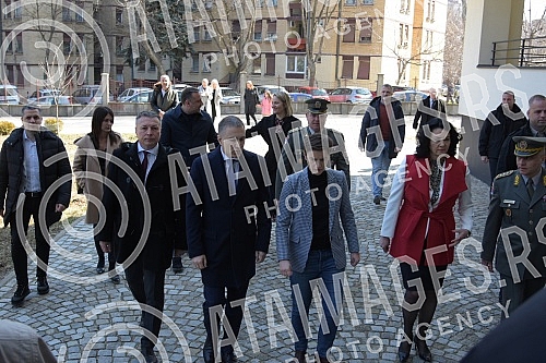 The Prime Minister of the Republic of Serbia, Ana Brnabic, and the Deputy Prime Minister and Minister of Defense, Nebojsa Stefanovic, handed over the keys to the apartments to active and retired members of the Ministry of Defense and the Serbian Army