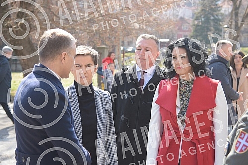 The Prime Minister of the Republic of Serbia, Ana Brnabic, and the Deputy Prime Minister and Minister of Defense, Nebojsa Stefanovic, handed over the keys to the apartments to active and retired members of the Ministry of Defense and the Serbian Army