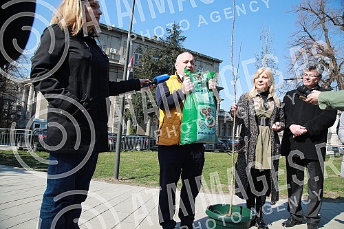 On the occasion of marking the World Forest Day, the Vice President of the Democratic Party, Prof. Dr. Branimir Jovancicevic and the President of the Executive Board of the DS Srdjan Milivojevic addressed the media in front of the Presidency on Andri