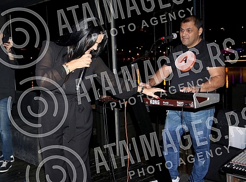 Performance of Jana Stanojevic Todorovic held on raft Kartel.Nastup Jane Stanojevic Todorovic na splavu Kartel.