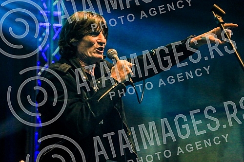 The popular Balkan-punk-folk band Brkovi, after four years, held its first independent concert in Belgrade, in the Hangar of the Port of Belgrade, and the special guests at the concert are Travolta from Borce Grede and the Bulgarian orchestra Kamchia