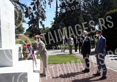 On the occasion of July 14, the national holiday of France, the ambassador of that country to Serbia, Jean-Louis Falconi, laid a wreath at the Monument of Gratitude to France on Kalemegdan.Povodom 14. jula, nacionalnog praznika Francuske, ambasador