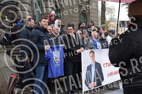 Players, management and members of the professional staff of the Nais Water Polo Club gathered at 11:59 on the plateau in front of the City Hall to express their dissatisfaction with the fact that the City of Nis intends to reduce allocations for spo