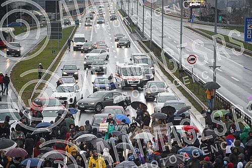 Blockade of traffic on the highway near the Sava Center with a request to ban the work of Rio Tinto in Serbia.Blokada saobracaja na auto-putua kod Sava centra sa zahtevom za zabranu rada Rio Tinta u Srbiji.