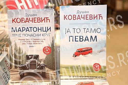 Association of writers with readers during the jubilee 25th Book Night in Delphi bookstore Borislav PekicDruzenje pisaca sa citaocima tokom jubilarne 25. Noci knjiga u Delfi knjizara Borislav Pekic.