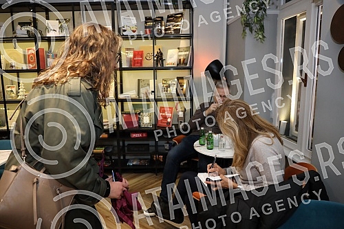 Association of writers with readers during the jubilee 25th Book Night in Delphi bookstore Borislav PekicDruzenje pisaca sa citaocima tokom jubilarne 25. Noci knjiga u Delfi knjizara Borislav Pekic.