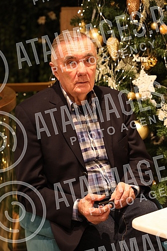 Association of writers with readers during the jubilee 25th Book Night in Delphi bookstore Borislav PekicDruzenje pisaca sa citaocima tokom jubilarne 25. Noci knjiga u Delfi knjizara Borislav Pekic.