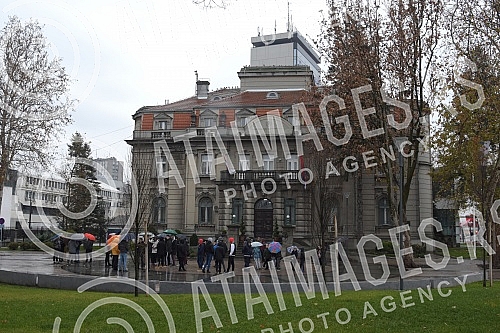 Players, management and members of the professional staff of the Nais Water Polo Club gathered at 11:59 on the plateau in front of the City Hall to express their dissatisfaction with the fact that the City of Nis intends to reduce allocations for spo