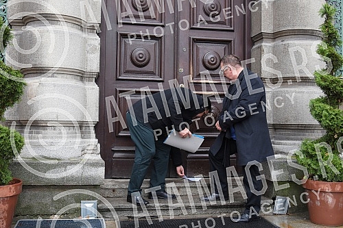 Players, management and members of the professional staff of the Nais Water Polo Club gathered at 11:59 on the plateau in front of the City Hall to express their dissatisfaction with the fact that the City of Nis intends to reduce allocations for spo