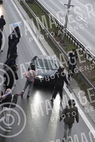 Blockade of traffic on the highway near the Sava Center with a request to ban the work of Rio Tinto in Serbia.Blokada saobracaja na auto-putua kod Sava centra sa zahtevom za zabranu rada Rio Tinta u Srbiji.