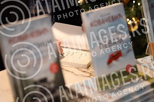 Association of writers with readers during the jubilee 25th Book Night in Delphi bookstore Borislav PekicDruzenje pisaca sa citaocima tokom jubilarne 25. Noci knjiga u Delfi knjizara Borislav Pekic.