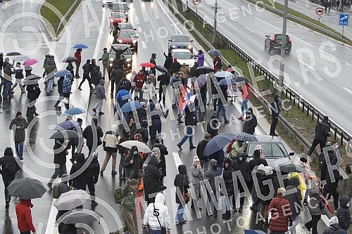 Blockade of traffic on the highway near the Sava Center with a request to ban the work of Rio Tinto in Serbia.Blokada saobracaja na auto-putua kod Sava centra sa zahtevom za zabranu rada Rio Tinta u Srbiji.