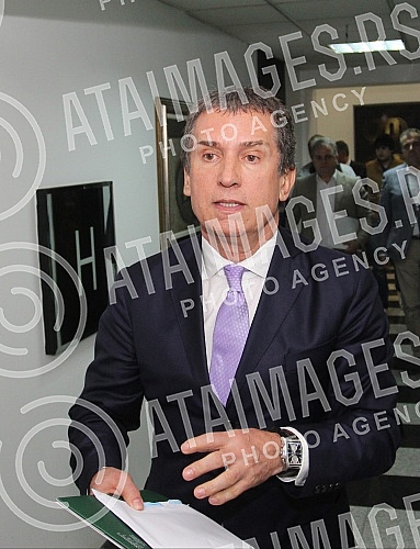 Extraordinary Assembly of Partizan Football Club was held at the Sports Centre Teleoptik. Vanredna skupstina Fudbalskog kluba Partizan odrzana u Sportskom centru Teleoptik. 