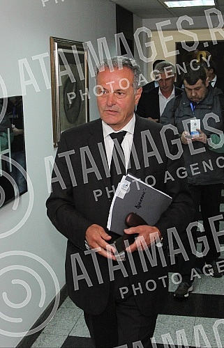 Extraordinary Assembly of Partizan Football Club was held at the Sports Centre Teleoptik. Vanredna skupstina Fudbalskog kluba Partizan odrzana u Sportskom centru Teleoptik. 