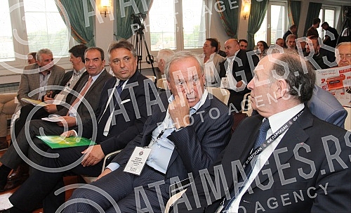 Extraordinary Assembly of Partizan Football Club was held at the Sports Centre Teleoptik. Vanredna skupstina Fudbalskog kluba Partizan odrzana u Sportskom centru Teleoptik. 