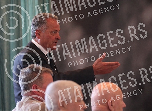 Extraordinary Assembly of Partizan Football Club was held at the Sports Centre Teleoptik. Vanredna skupstina Fudbalskog kluba Partizan odrzana u Sportskom centru Teleoptik. 