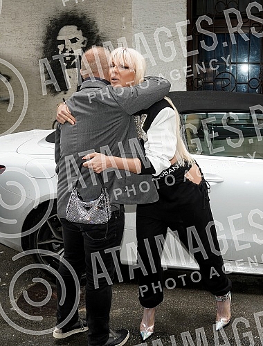 Singer Jelena Karleusa and Deputy Mayor Goran Vesic visited the association Animal Rescue Serbia.Pevacica Jelena Karleusa i zamenik gradonacelnika Goran Vesic obisli su udruzenje Animal Rescue Serbia.