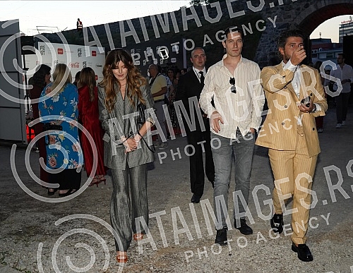 On the fourth, final evening of the second international music festival, Banja Luka Fest, the audience enjoyed a concert by Zdravko Colic and the Philharmonic Orchestra on the big stage of the fortress Kastel Banja Luka.Cetvrte, zavrsne veceri drug