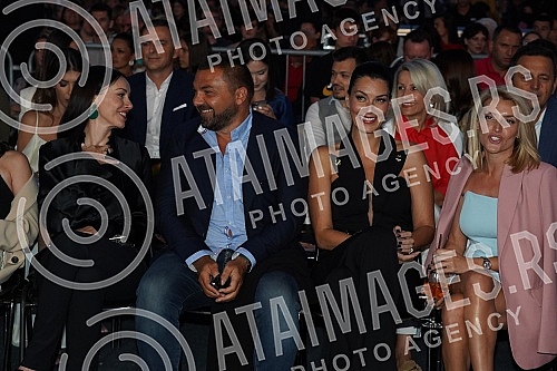 On the fourth, final evening of the second international music festival, Banja Luka Fest, the audience enjoyed a concert by Zdravko Colic and the Philharmonic Orchestra on the big stage of the fortress Kastel Banja Luka.Cetvrte, zavrsne veceri drug