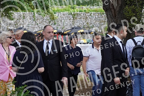 Zdravko Colic arrived in Kastel, where he will soon be accompanied by a philharmonic orchestra at the second international music festival, Banja Luka Fest.Zdravko Colic stigao na Kastel gde se uskoro uz pratnju filharmonijskog orkestra odrzati konc