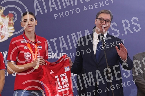 The President of the Republic of Serbia, Aleksandar Vucic, received the women's volleyball team of Serbia, which won the gold medal at the World Championship.Predsednik Republike Srbije Aleksandar Vucic primio je zensku  odbojkasku reprezentaciju S