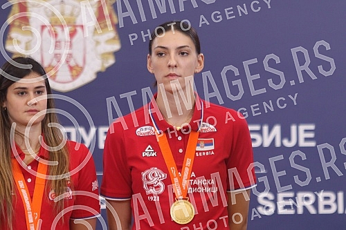 The President of the Republic of Serbia, Aleksandar Vucic, received the women's volleyball team of Serbia, which won the gold medal at the World Championship.Predsednik Republike Srbije Aleksandar Vucic primio je zensku  odbojkasku reprezentaciju S