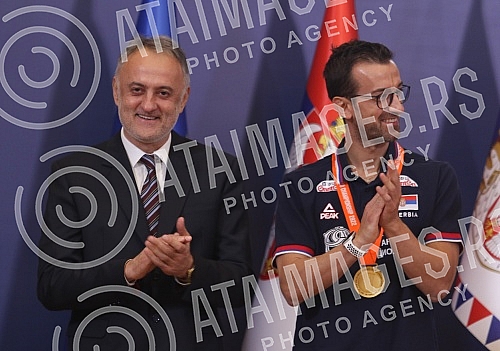 The President of the Republic of Serbia, Aleksandar Vucic, received the women's volleyball team of Serbia, which won the gold medal at the World Championship.Predsednik Republike Srbije Aleksandar Vucic primio je zensku  odbojkasku reprezentaciju S