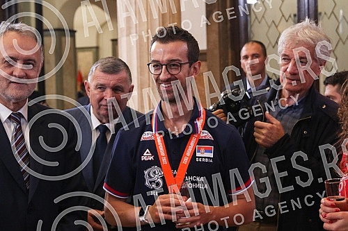The President of the Republic of Serbia, Aleksandar Vucic, received the women's volleyball team of Serbia, which won the gold medal at the World Championship.Predsednik Republike Srbije Aleksandar Vucic primio je zensku  odbojkasku reprezentaciju S