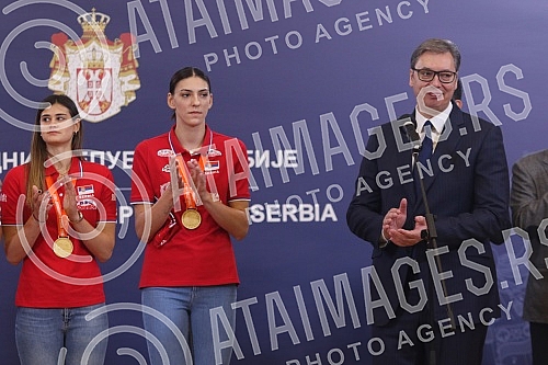 The President of the Republic of Serbia, Aleksandar Vucic, received the women's volleyball team of Serbia, which won the gold medal at the World Championship.Predsednik Republike Srbije Aleksandar Vucic primio je zensku  odbojkasku reprezentaciju S